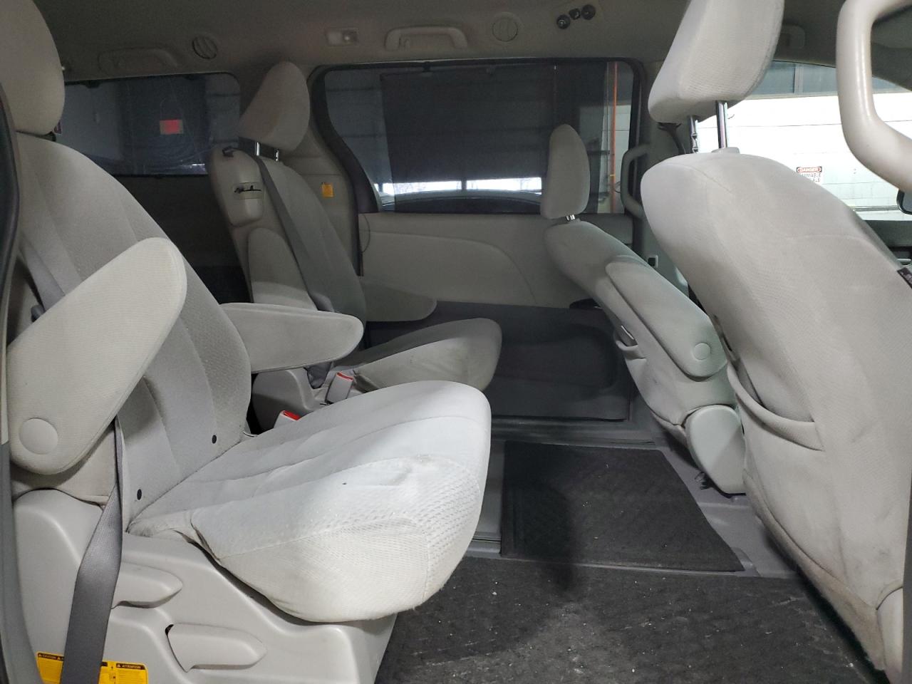 2011 Toyota Sienna - Image 11