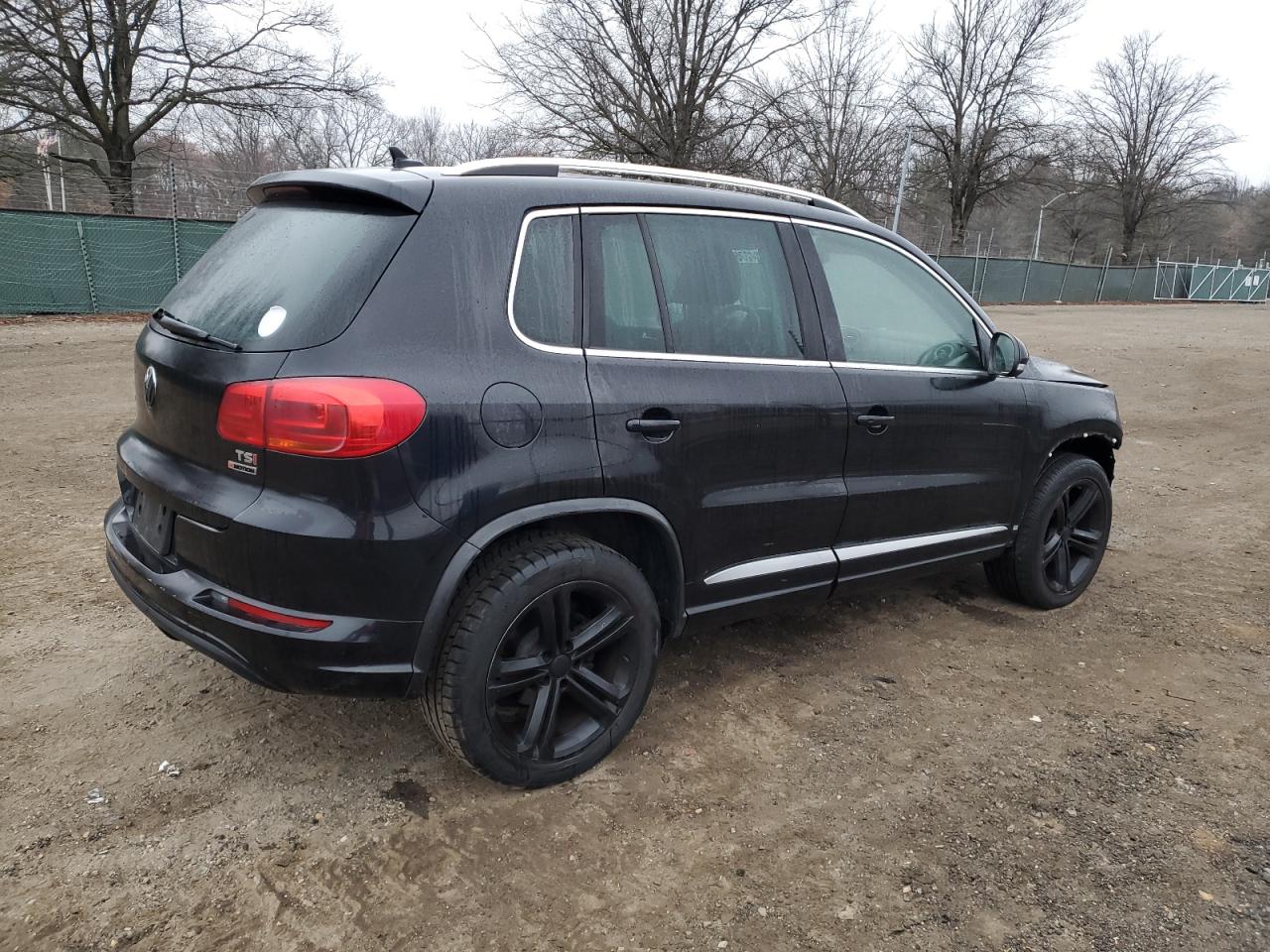 2017 Volkswagen Tiguan - Image 3