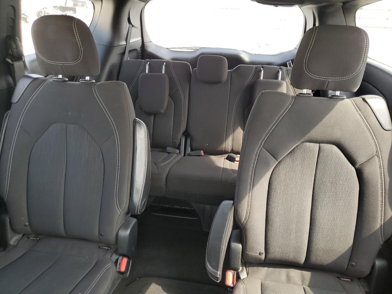 2018 Chrysler Pacifica - Image 10