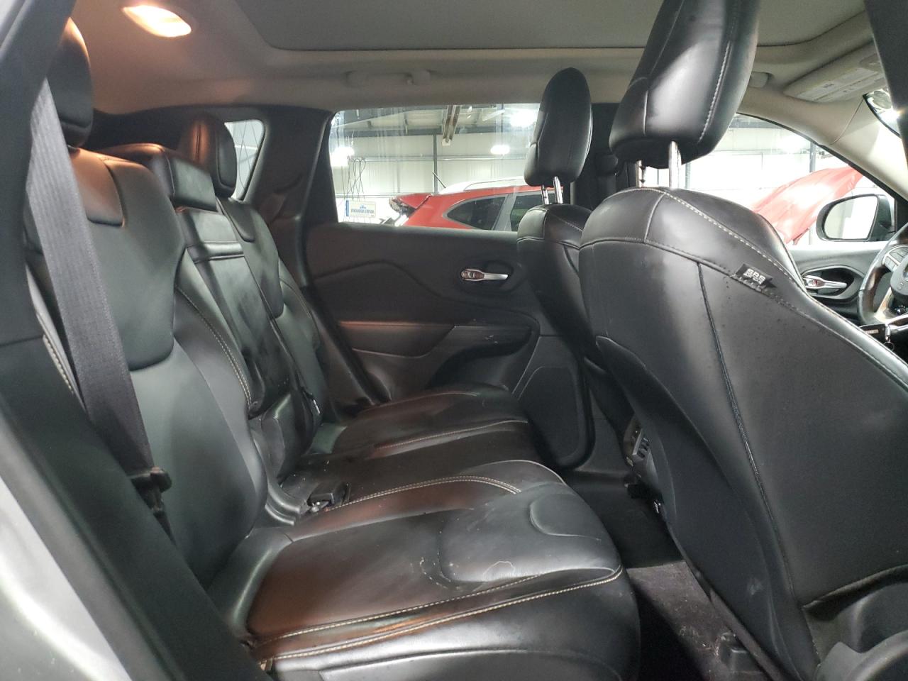 2016 Jeep Grand Cherokee - Image 11