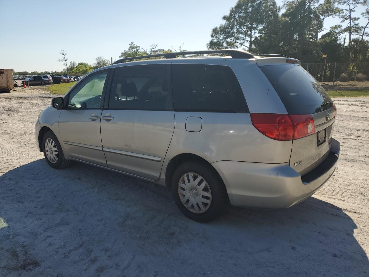 2006 Toyota Sienna - Image 2