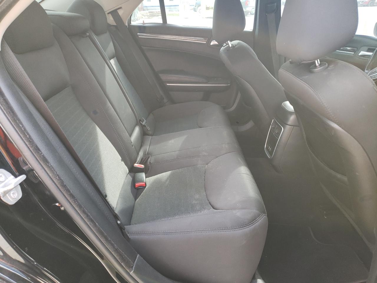 2019 Chrysler 300 - Image 10