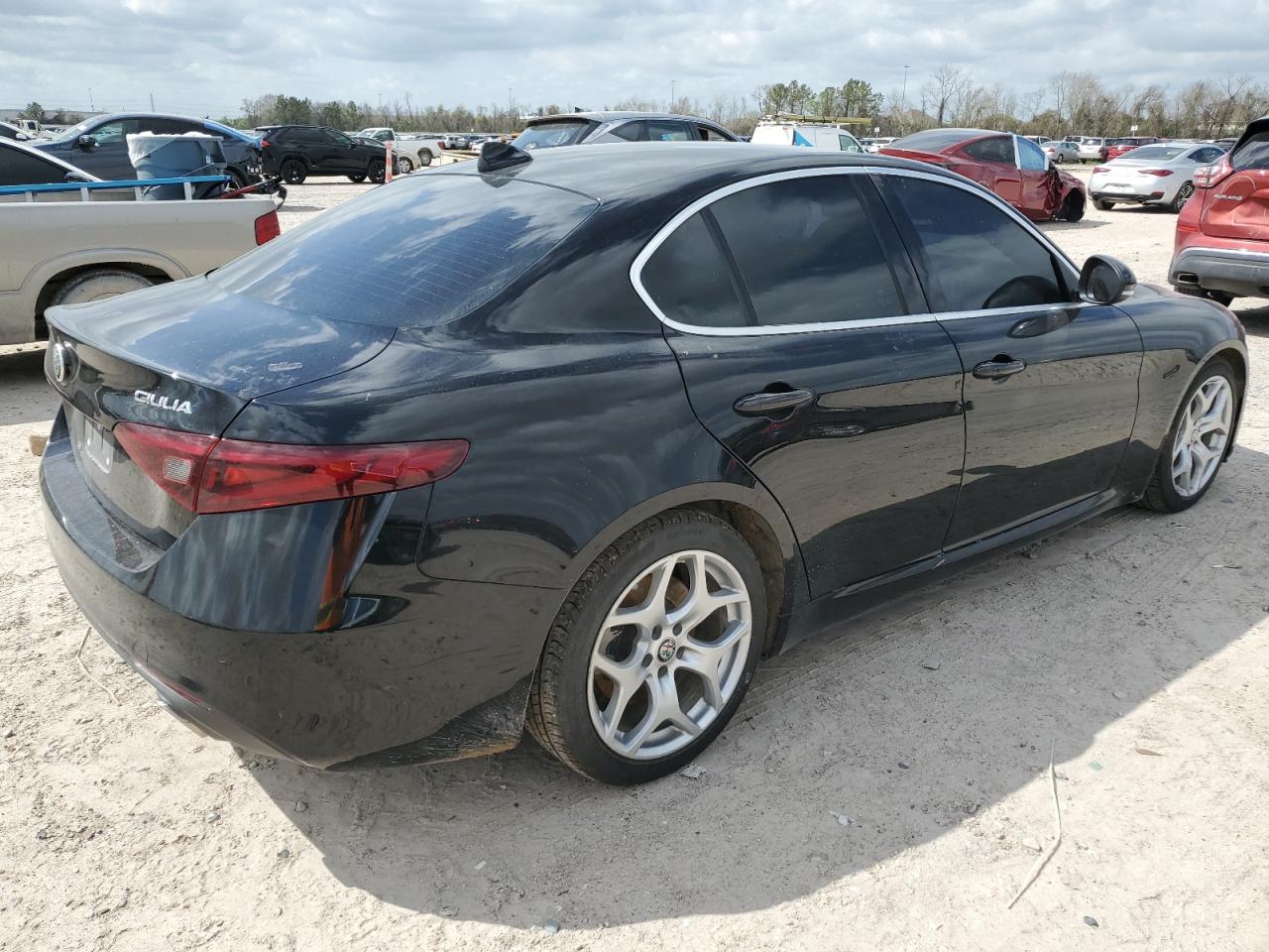 2019 Alfa Romeo Giulia - Image 3