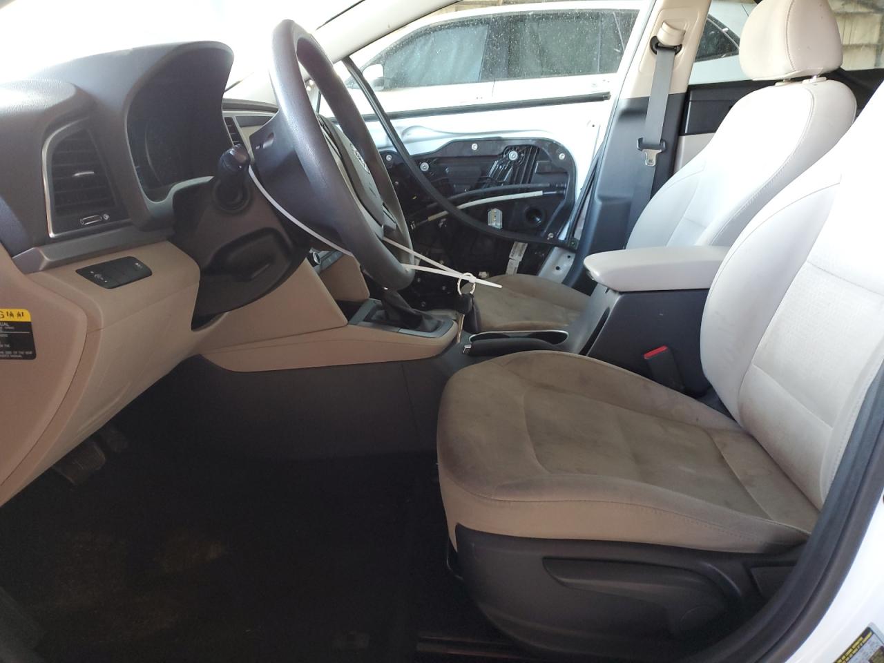 2017 Hyundai Elantra - Image 7