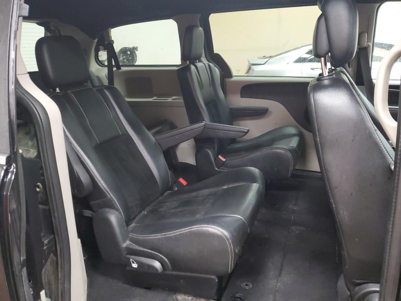 2017 Dodge Caravan - Image 11