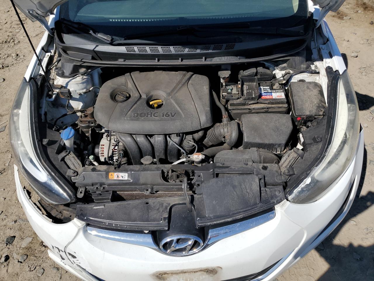 2016 Hyundai Elantra - Image 11