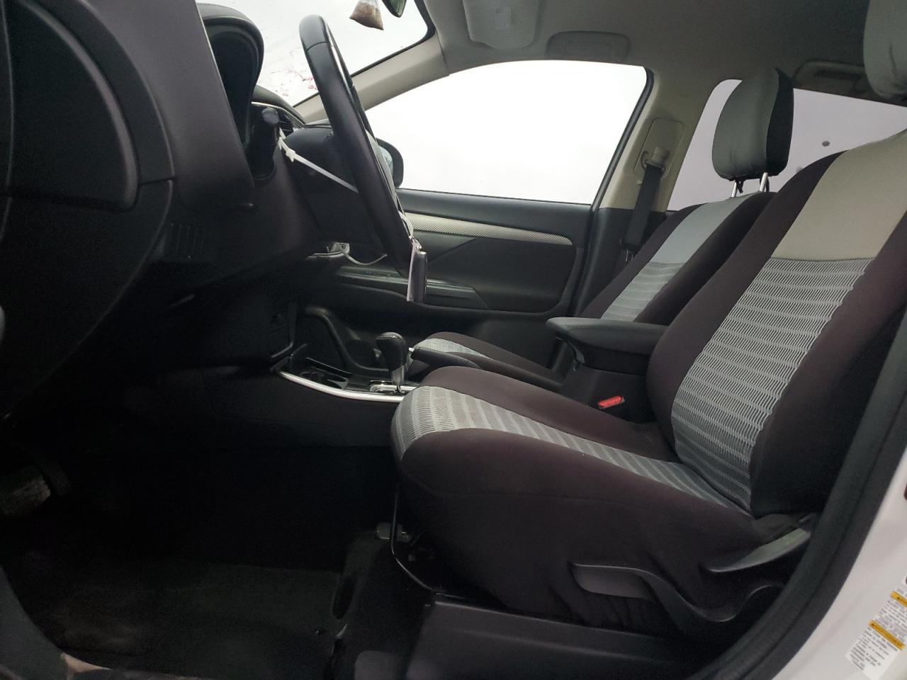 2018 Mitsubishi Outlander - Image 7