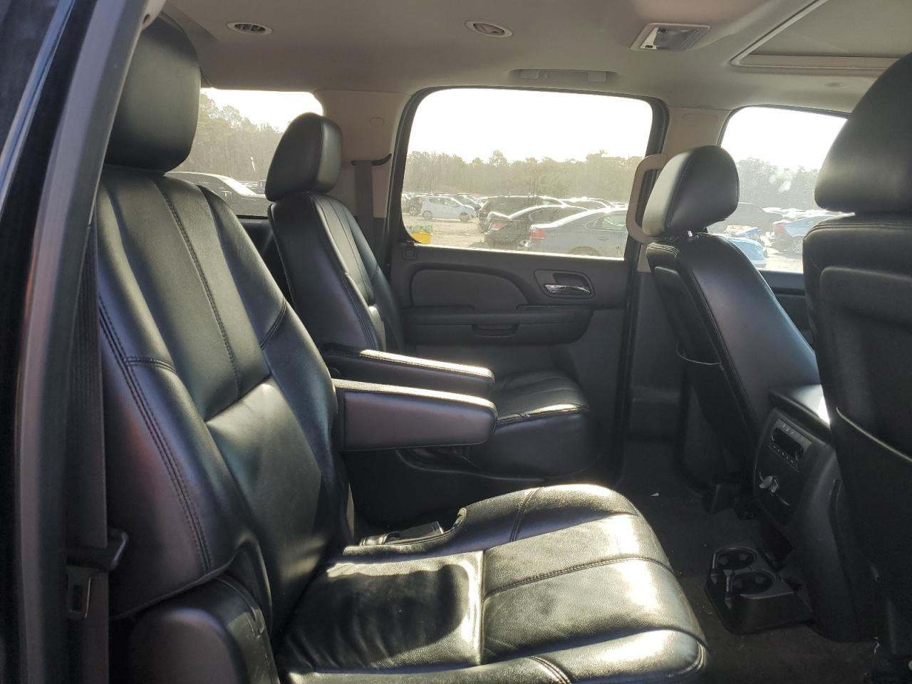 2012 Chevrolet Suburban - Image 11
