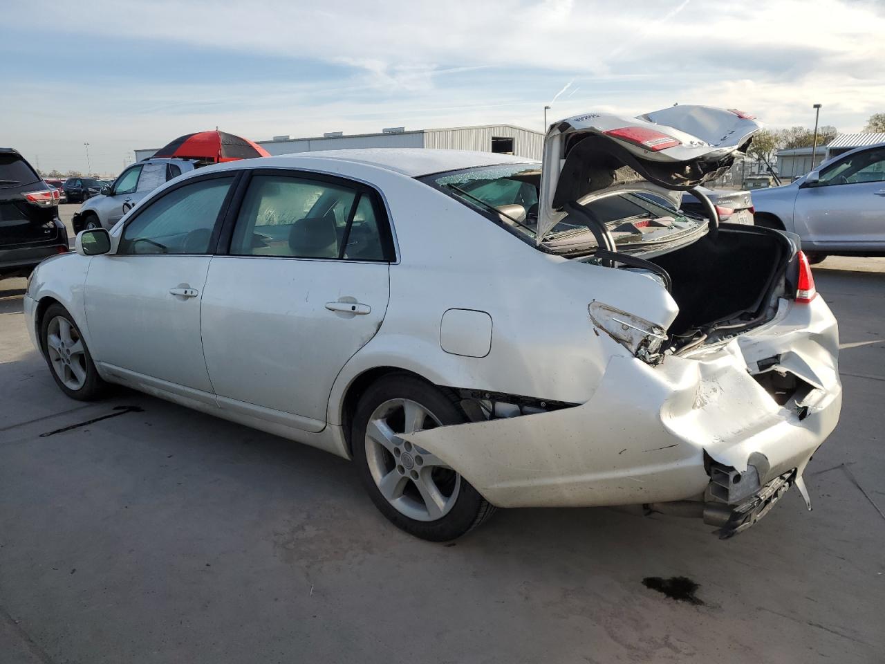 2007 Toyota Avalon - Image 2