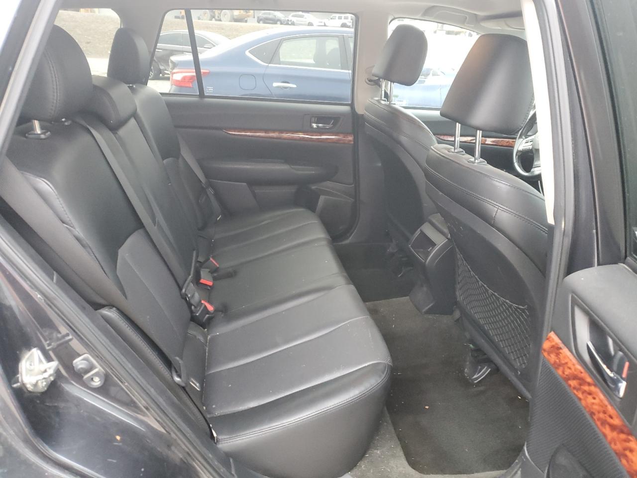 2012 Subaru Outback - Image 11