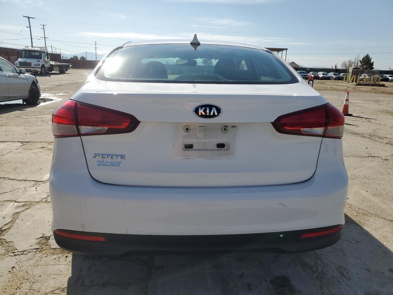 2018 Kia Forte Lx VIN: 3KPFK4A78JE195301 Lot: 49321025