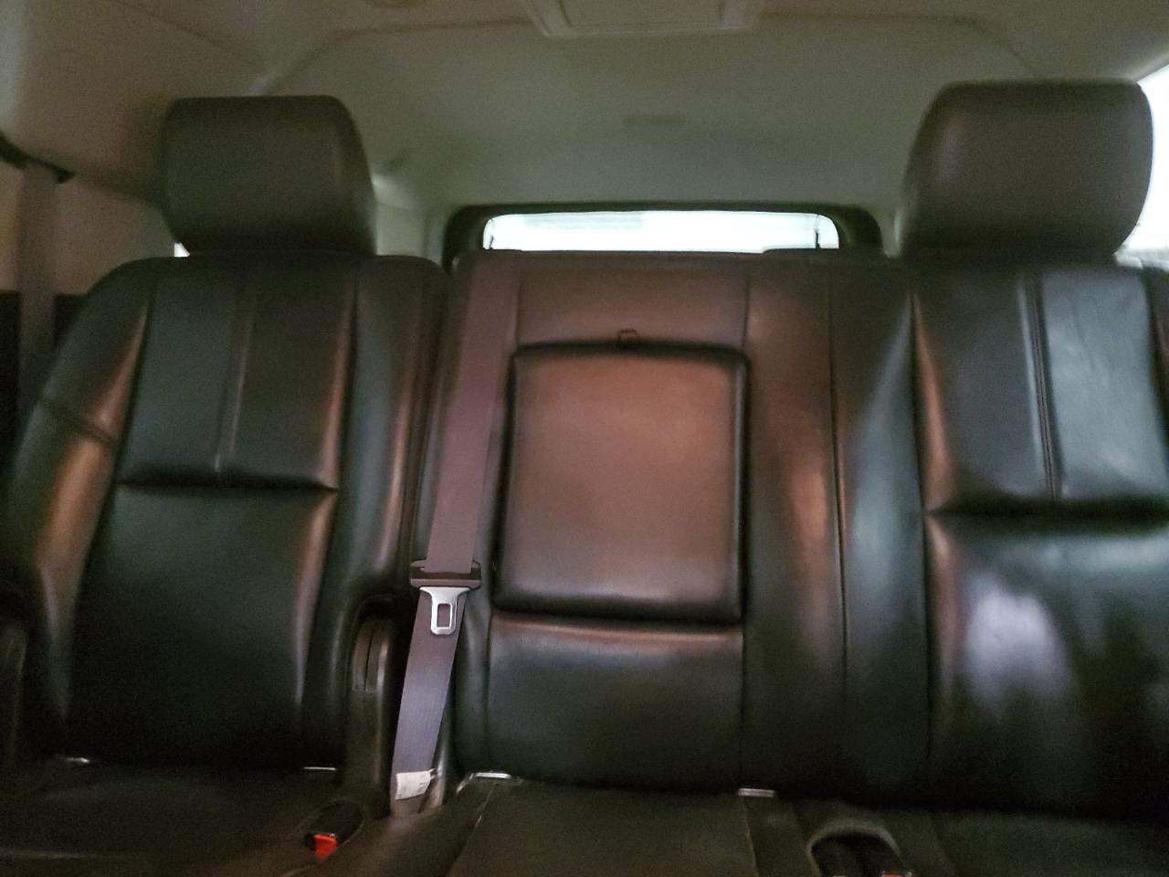 2014 Chevrolet Suburban - Image 10