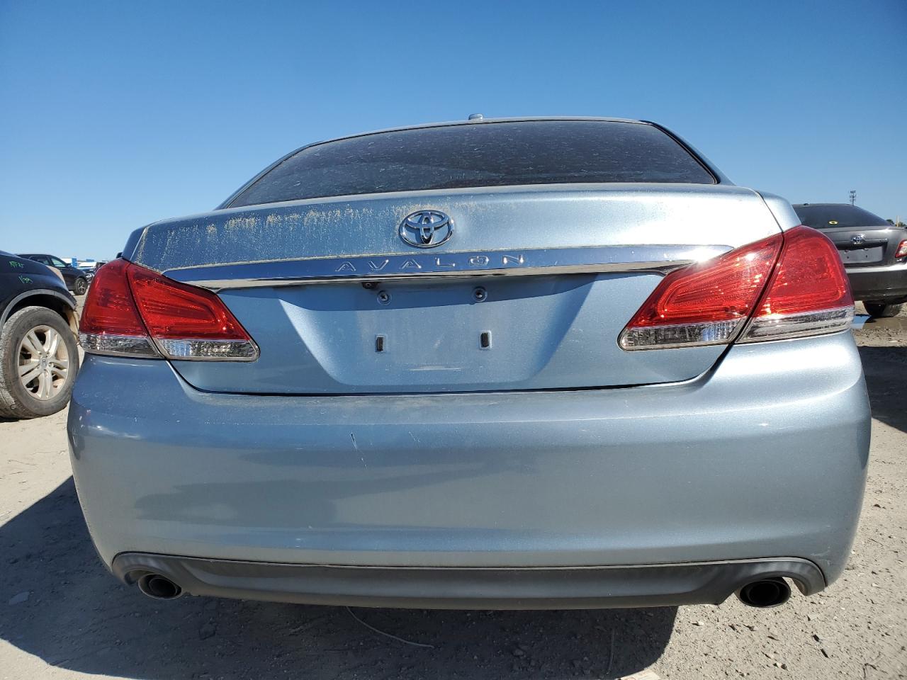 2011 Toyota Avalon - Image 6
