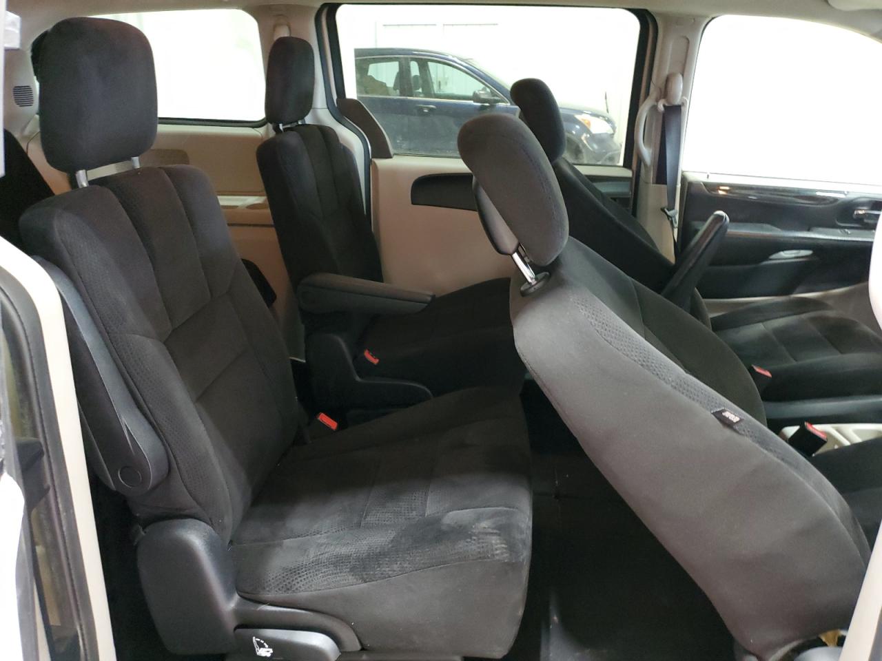 2013 Dodge Caravan - Image 11