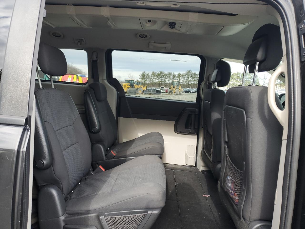 2010 Dodge Caravan - Image 11