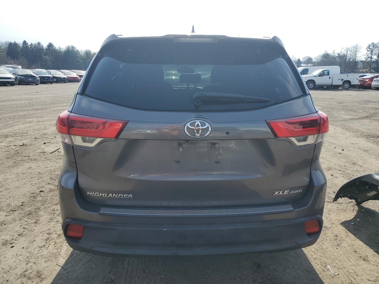 2017 Toyota Highlander - Image 6