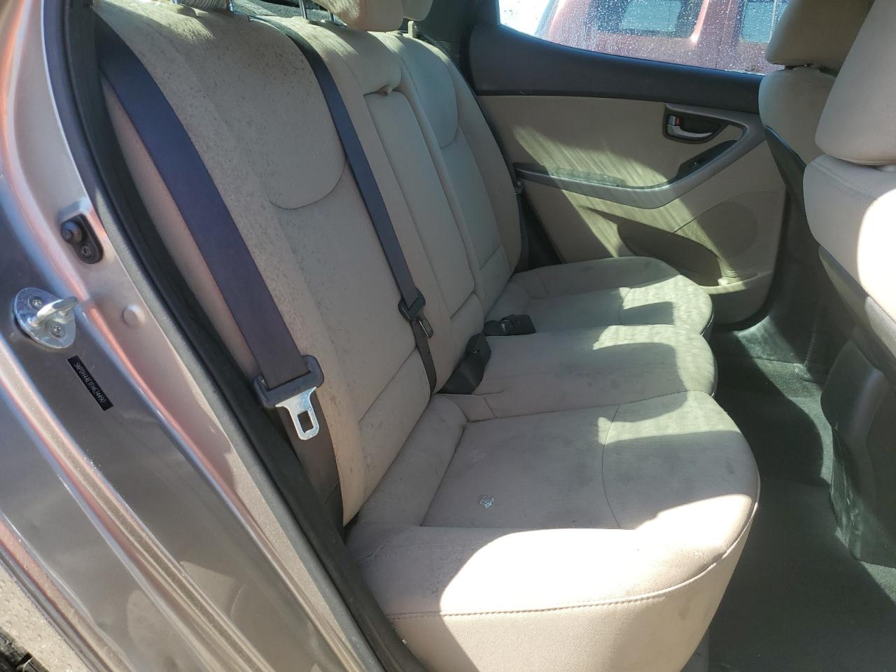 2015 Hyundai Elantra - Image 10