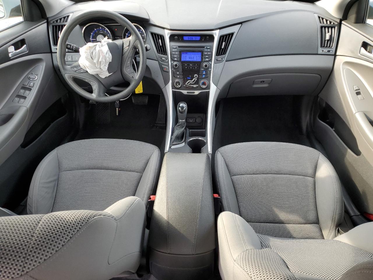 2012 Hyundai Sonata - Image 8
