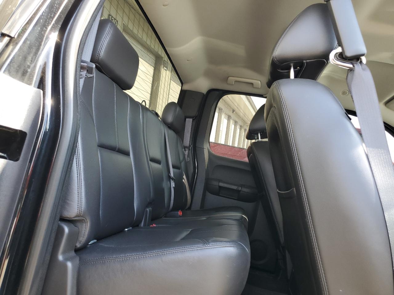 2010 Chevrolet Silverado - Image 11