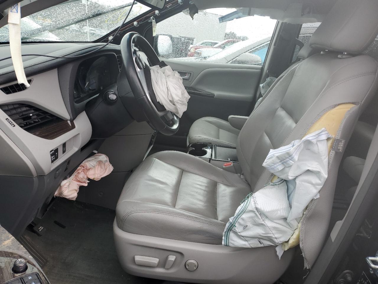 2016 Toyota Sienna - Image 7