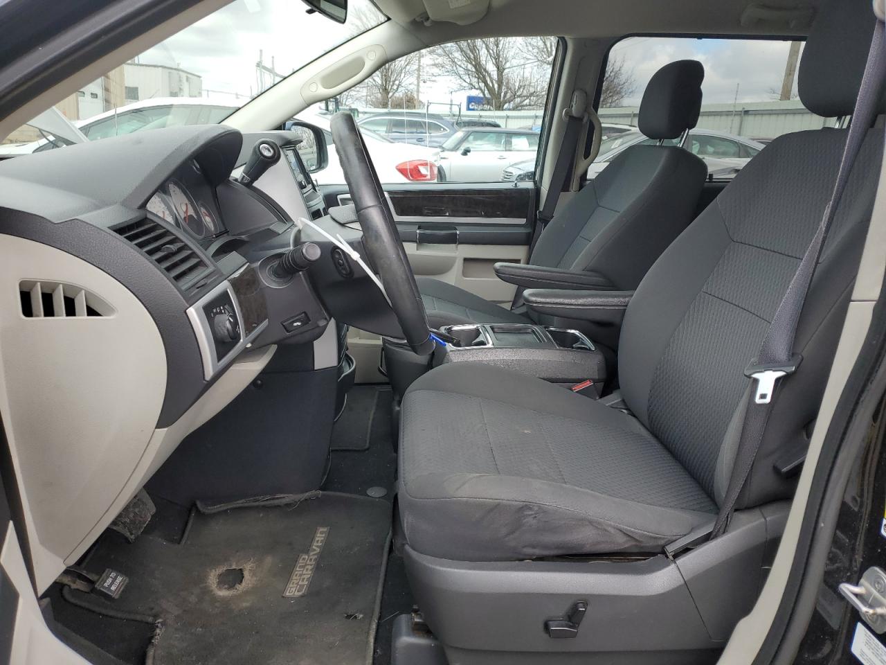 2010 Dodge Caravan - Image 7