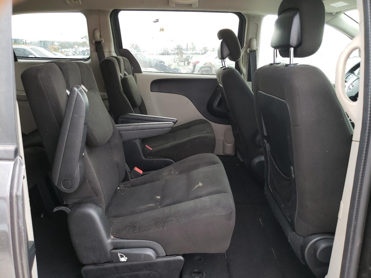 2016 Dodge Caravan - Image 11