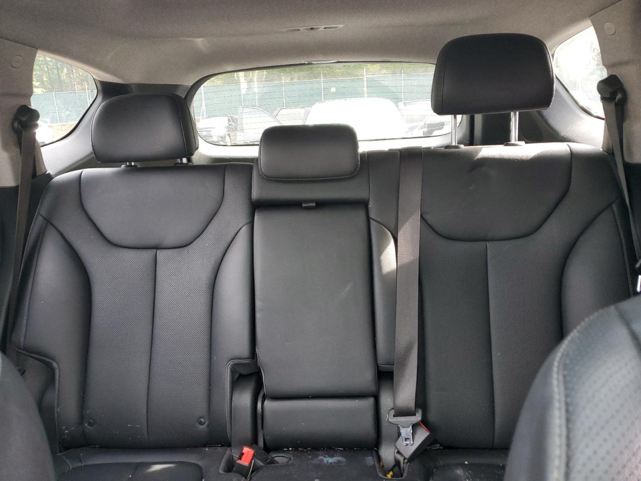 2019 Hyundai Santa Fe - Image 10