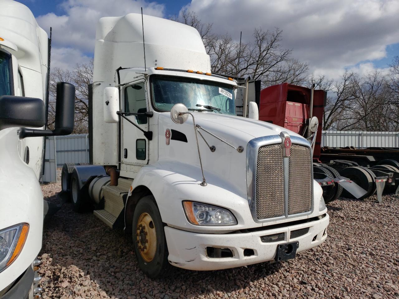 2012 Kenworth T660 Semi Truck იყიდება Avon-ში, MN - Minor Dent/Scratches