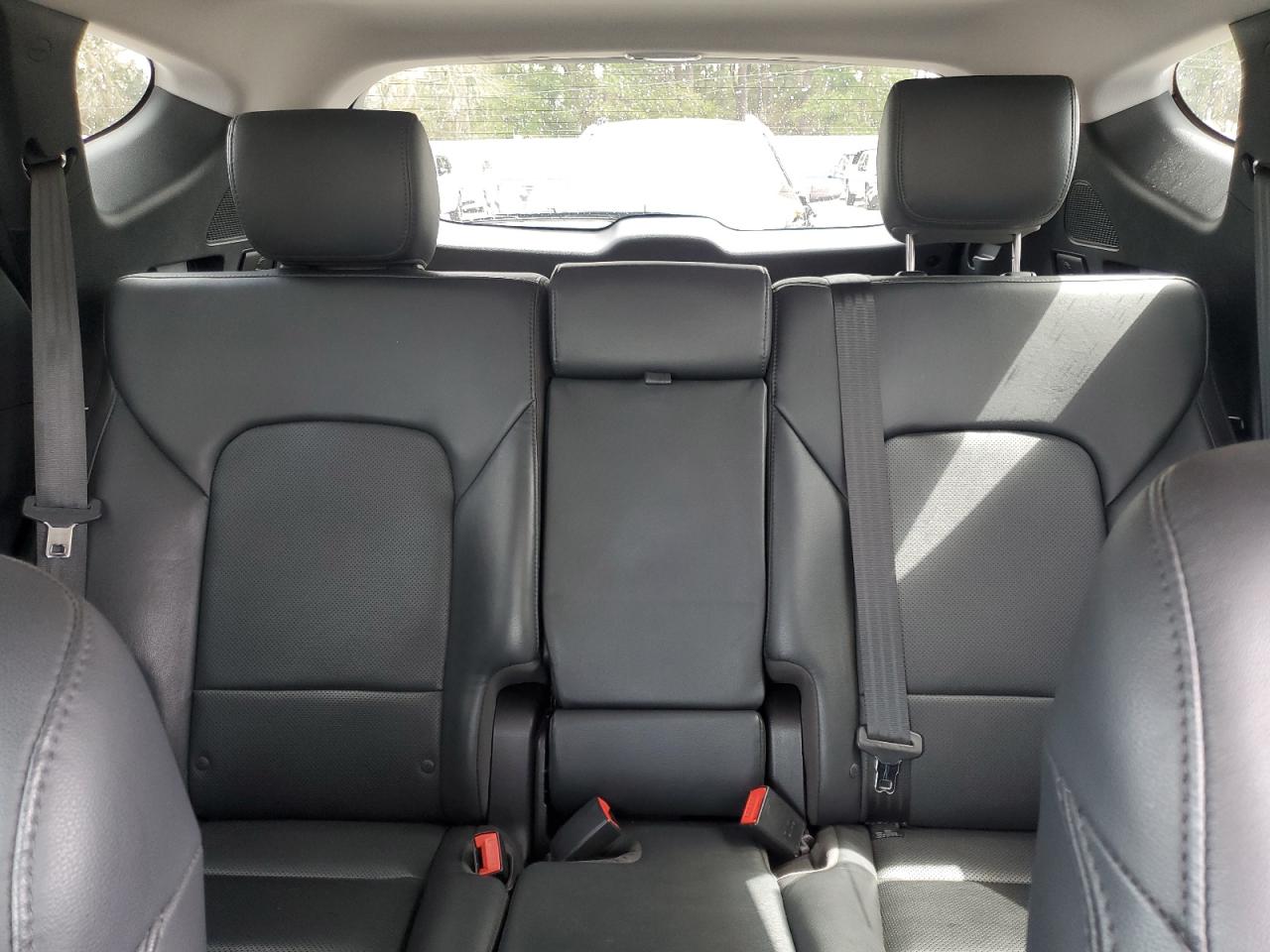 2017 Hyundai Santa Fe - Image 10