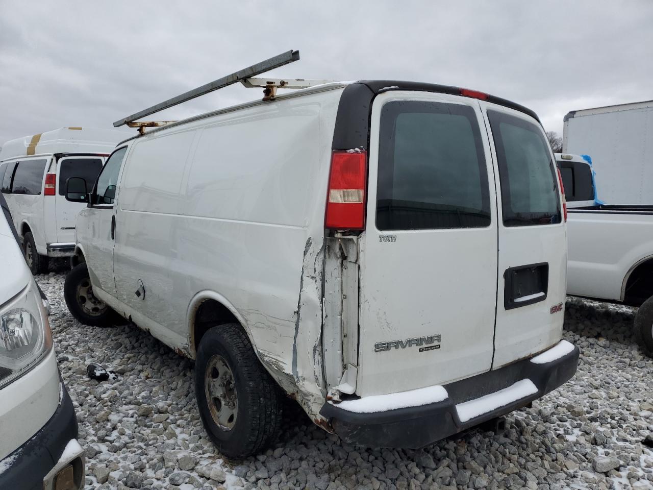 2012 GMC Savana - Image 2