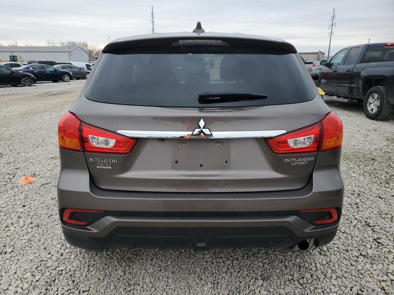 2018 Mitsubishi Outlander - Image 6