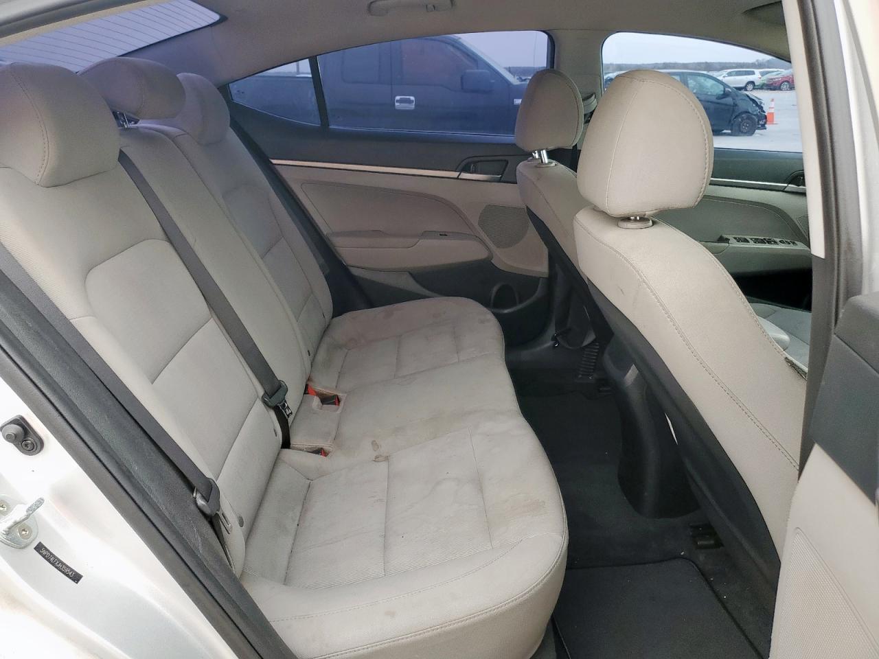 2018 Hyundai Elantra - Image 10