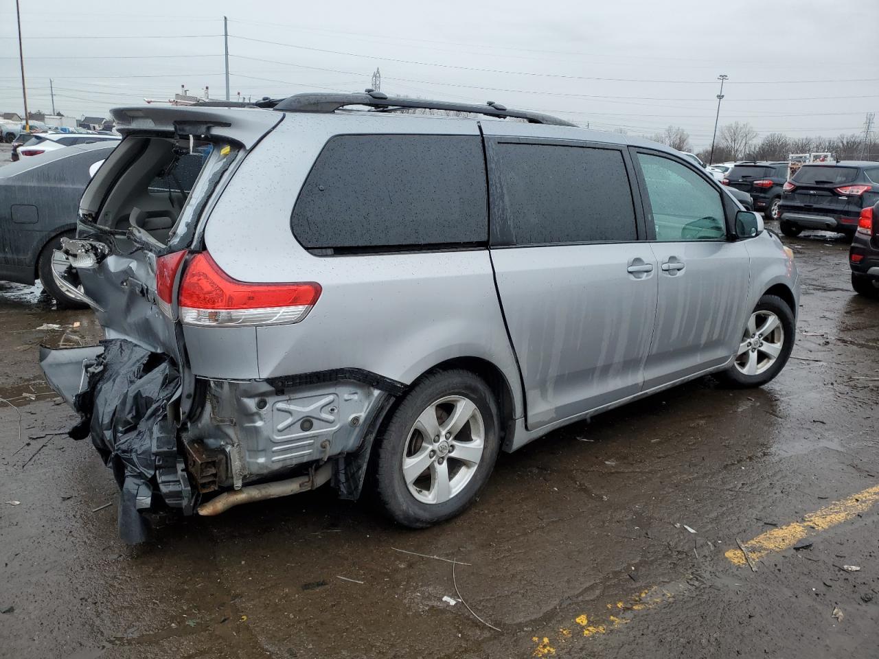 2013 Toyota Sienna - Image 3