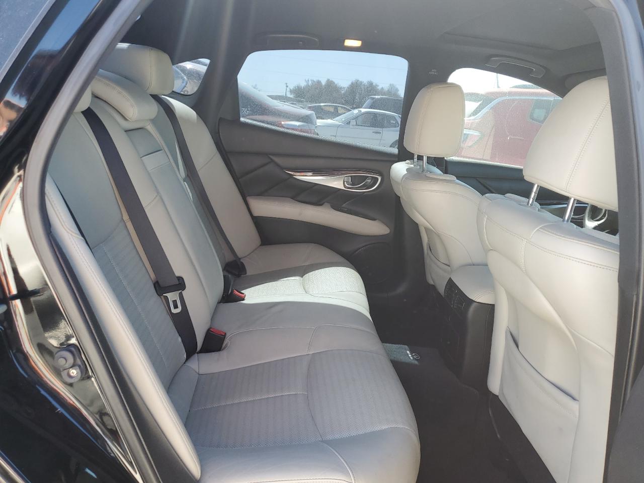 2013 Infiniti M - Image 10