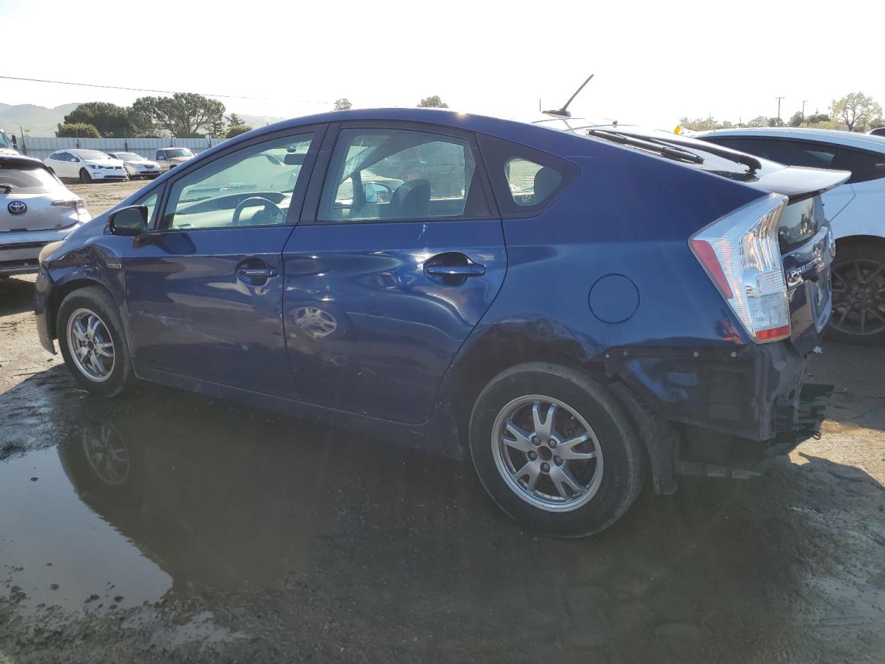 2011 Toyota Prius - Image 2
