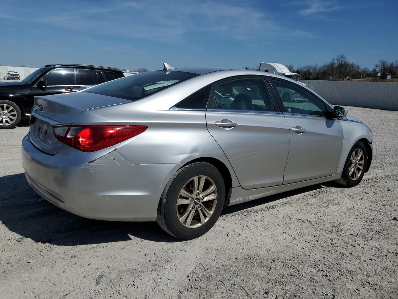 2011 Hyundai Sonata - Image 3