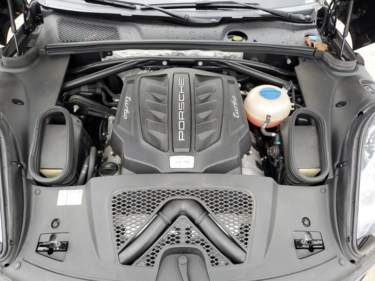 2016 Porsche Macan - Image 11
