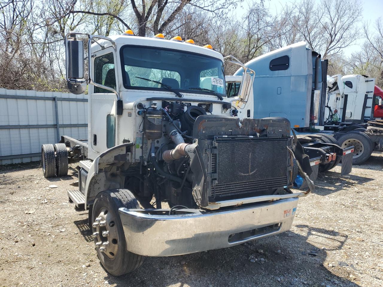 2016 Peterbilt 325 Truck Cab And Chassis for Sale in Kansas City, KS - Front End