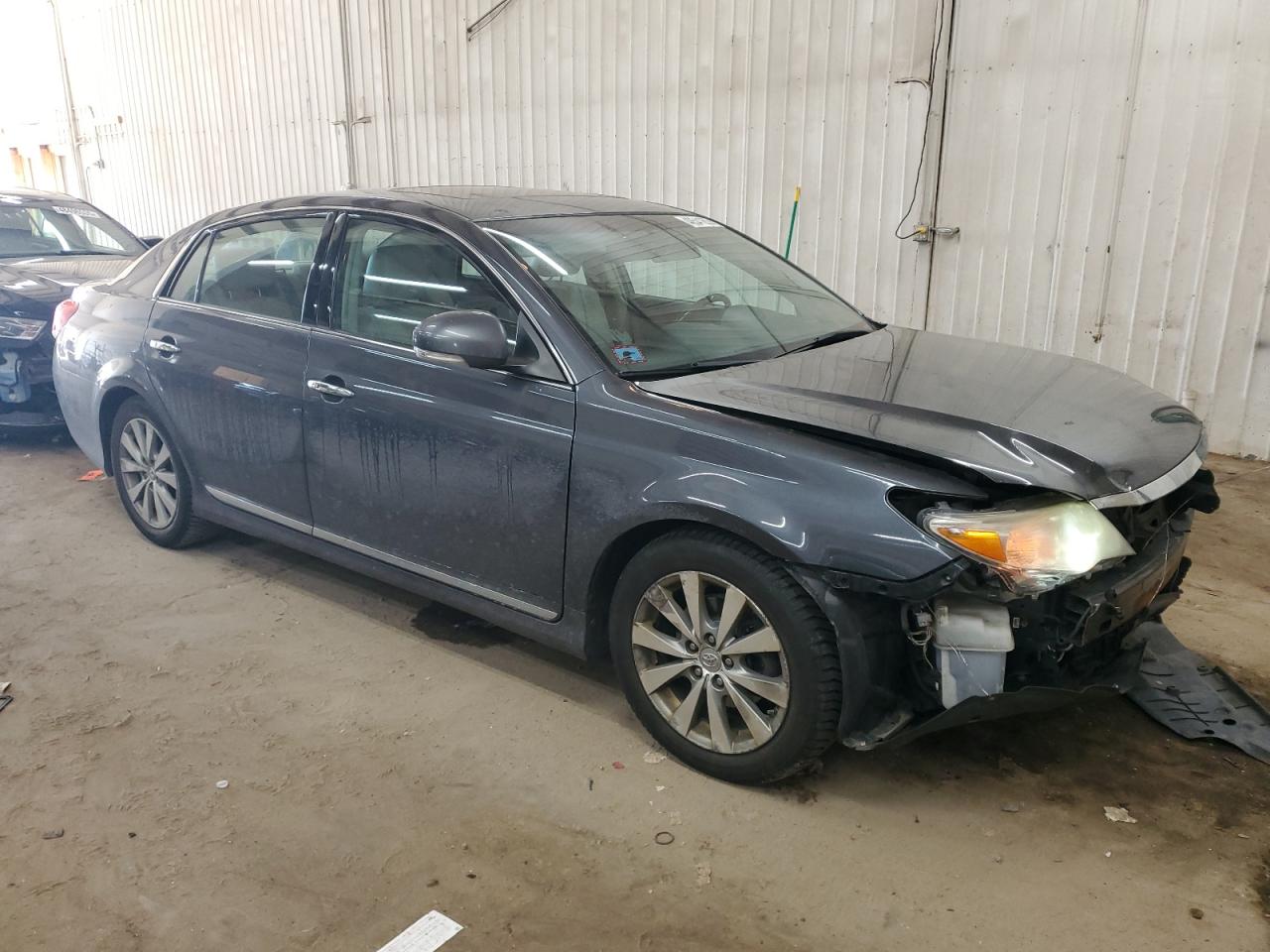2011 Toyota Avalon - Image 4