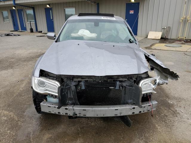  CHRYSLER 300 2017 Srebrny