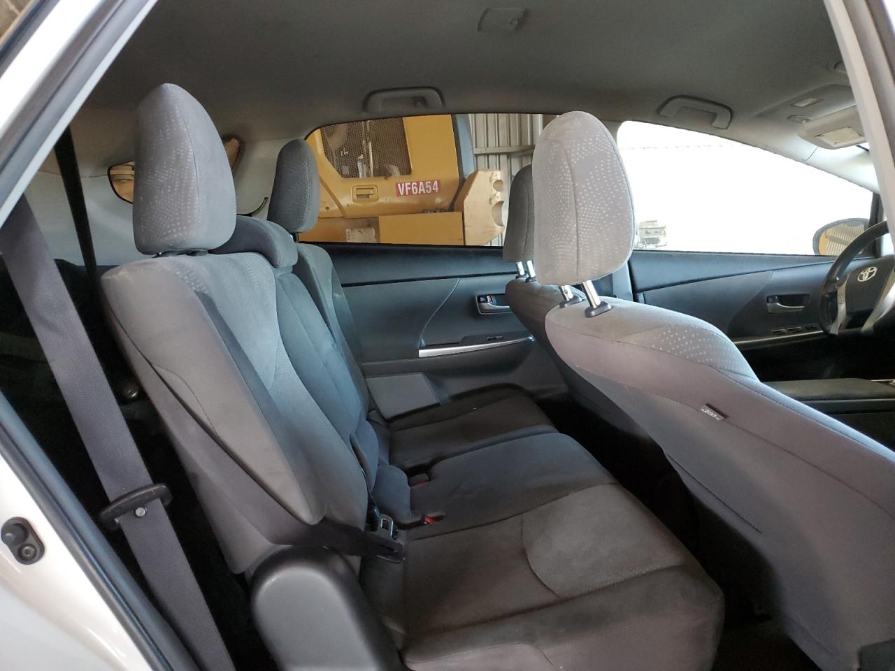 2012 Toyota Prius - Image 10