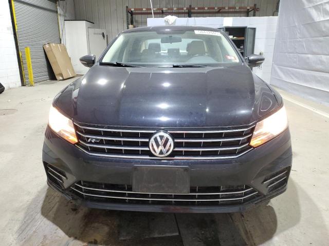  VOLKSWAGEN PASSAT 2018 Чорний