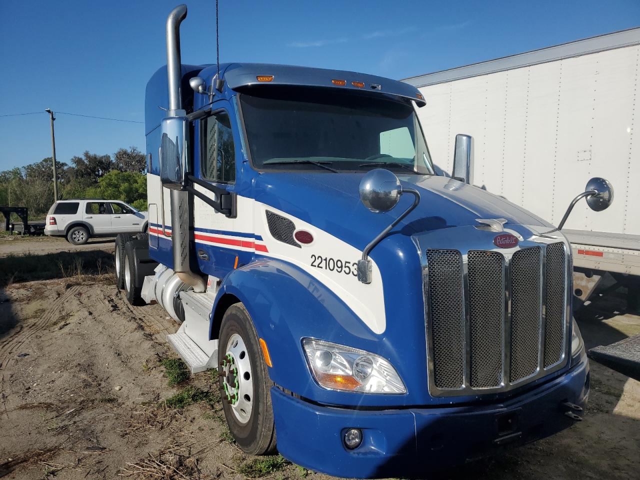 2015 Peterbilt Tractor 579 Truck Tractor for Sale in Riverview, FL - Normal Wear