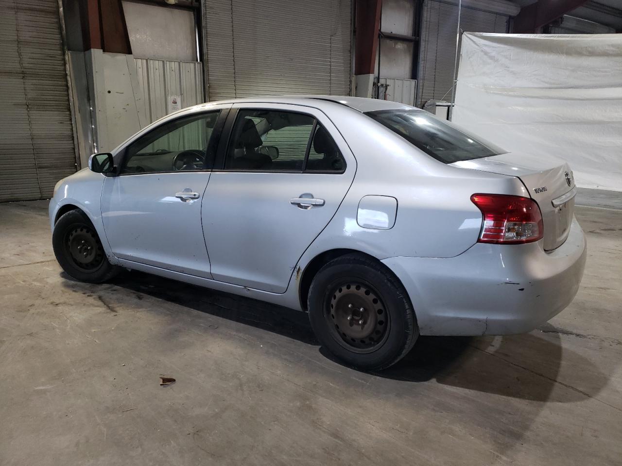 2010 Toyota Yaris - Image 2