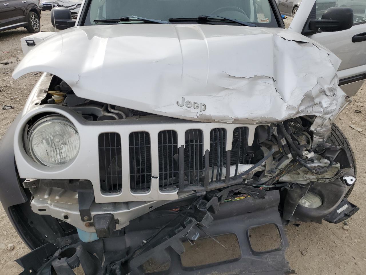 2004 Jeep Liberty (North America) - Image 14