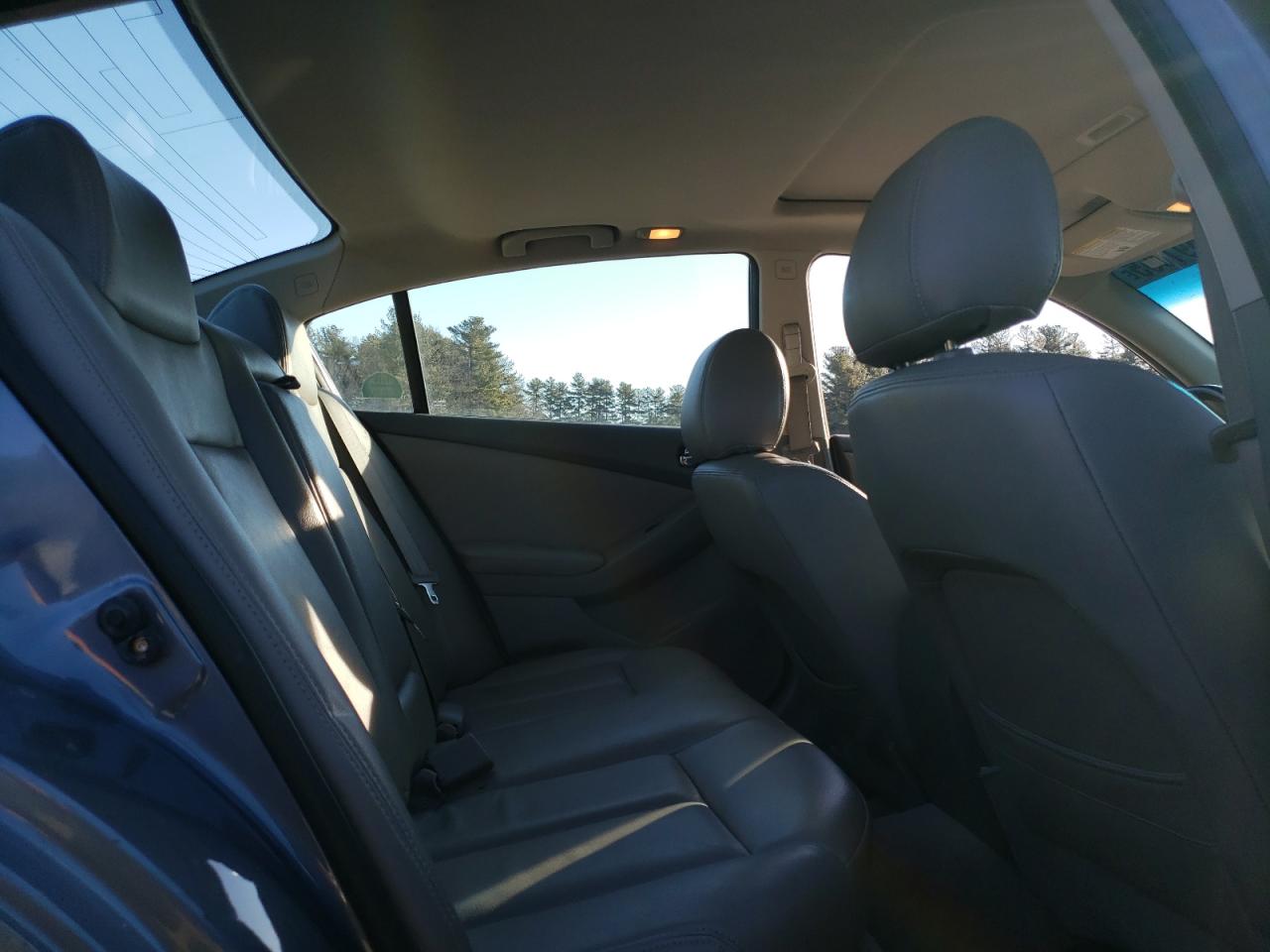 2012 Nissan Altima - Image 10