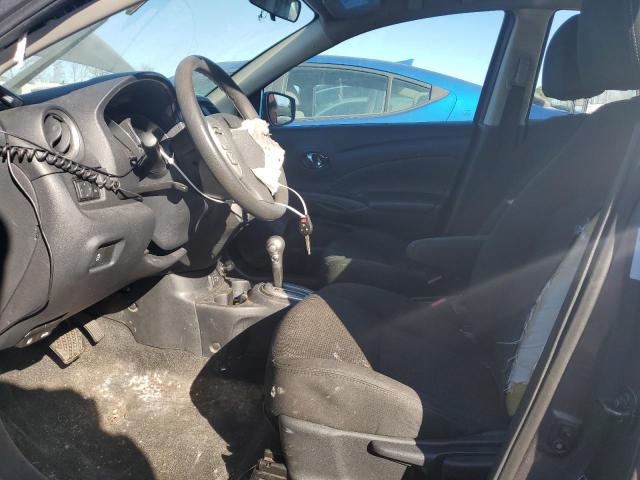  NISSAN VERSA 2019 Серый