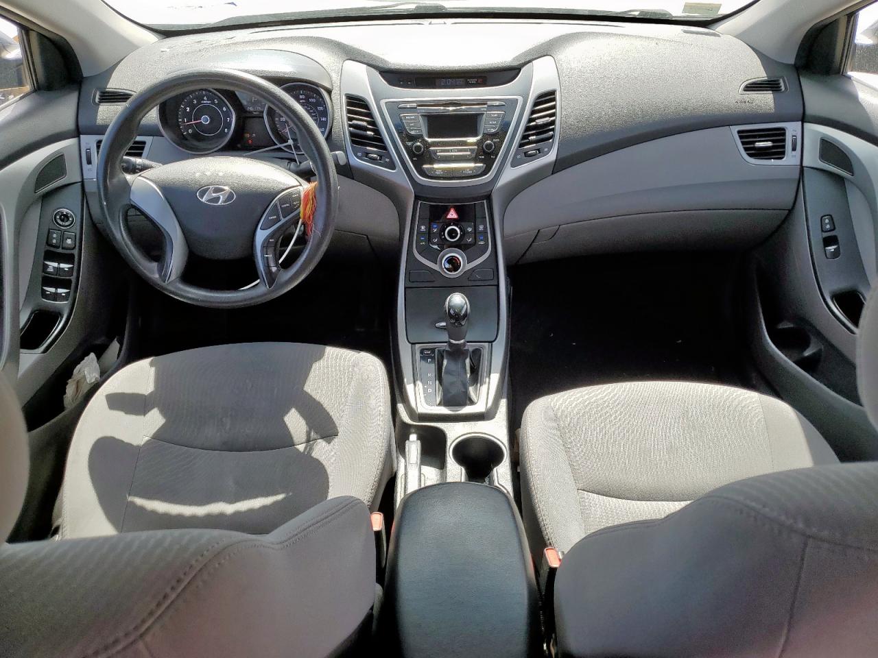 2016 Hyundai Elantra - Image 8