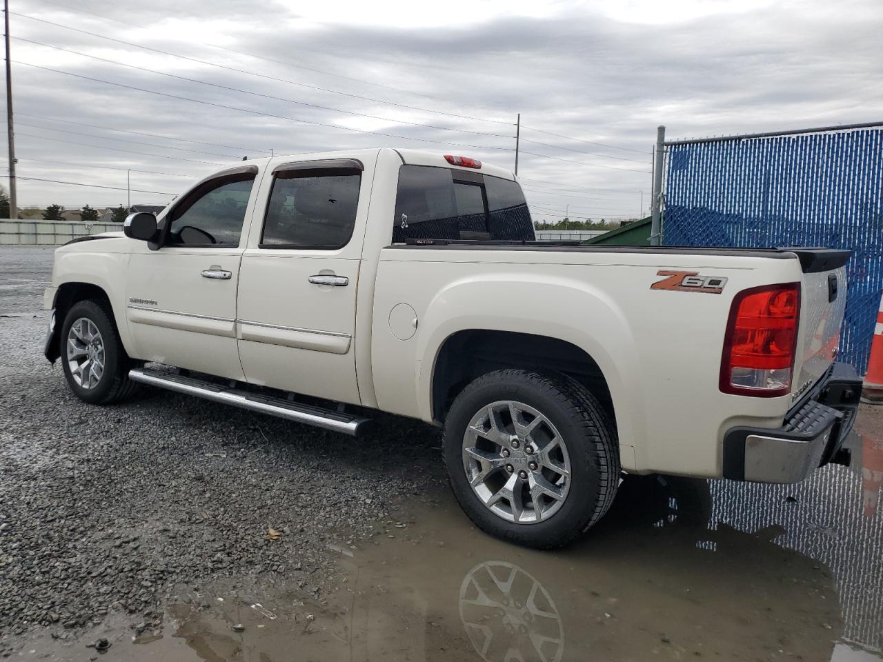 2013 GMC Sierra - Image 2