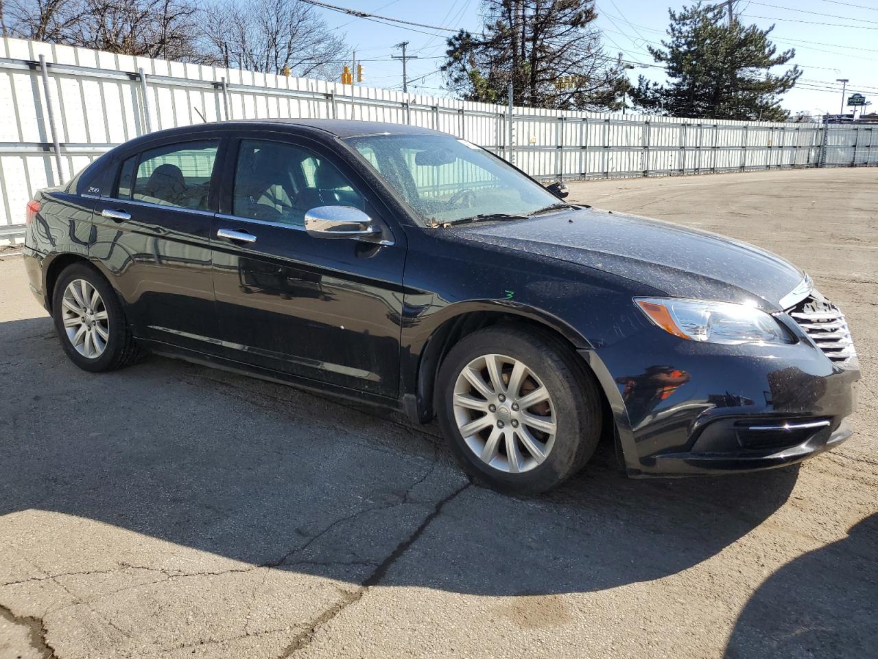 2013 Chrysler 200 - Image 4